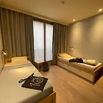 アドヴェニア ホステル *