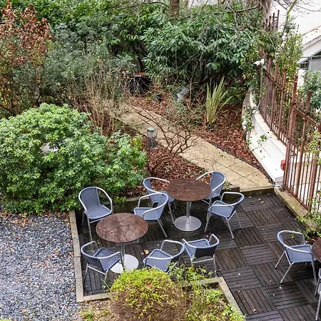 アドヴェニア ホステル パリ