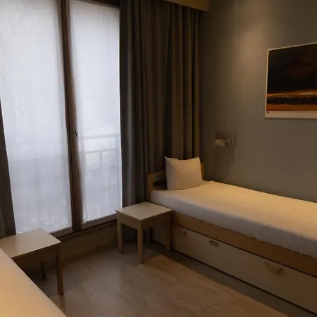 Adveniat Hostel Paris