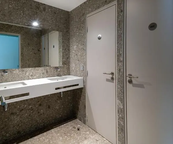 بيت شباب شباب أدفينيات *