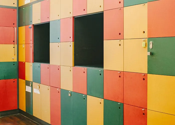 بيت شباب شباب أدفينيات باريس