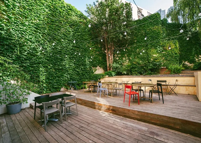 شباب أدفينيات