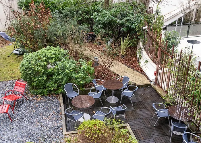 شباب أدفينيات بيت شباب باريس