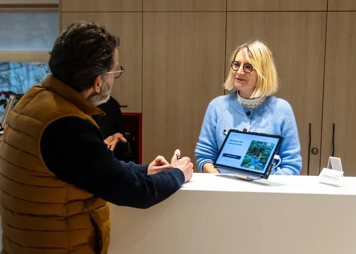 شباب أدفينيات * باريس