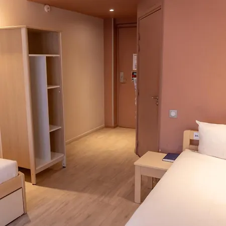 Hostel Adveniat Paris