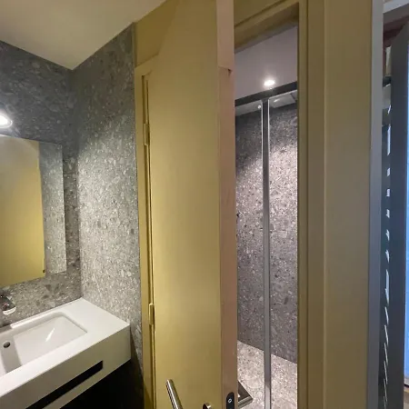 Hostel Adveniat Paris