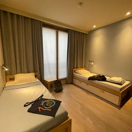 Adveniat Hostel *